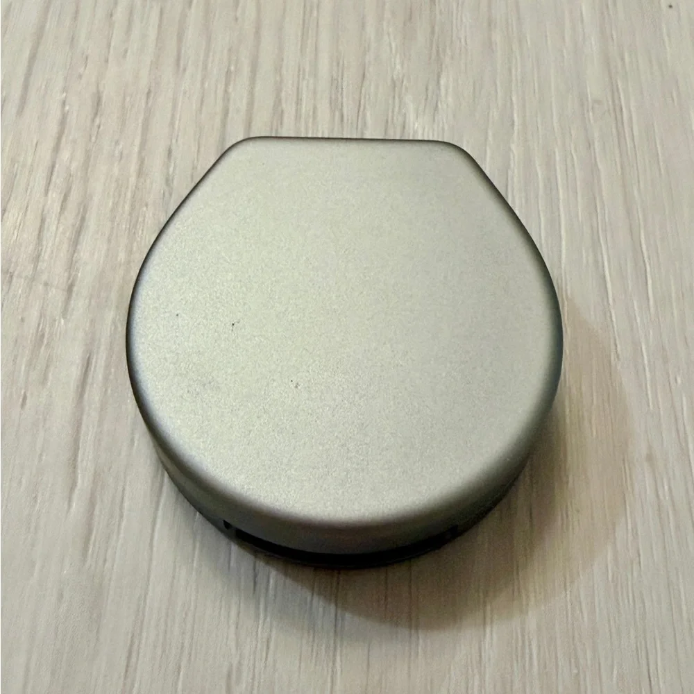 Oura Ring 4 — Brushed Silver, Size 8 With Wireless Charger